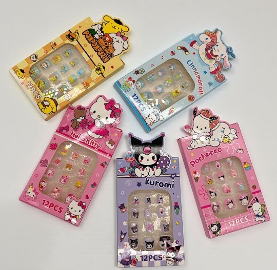 UÑA POSTIZA INFANTIL EN CAJITA KUROMI 2396 2193